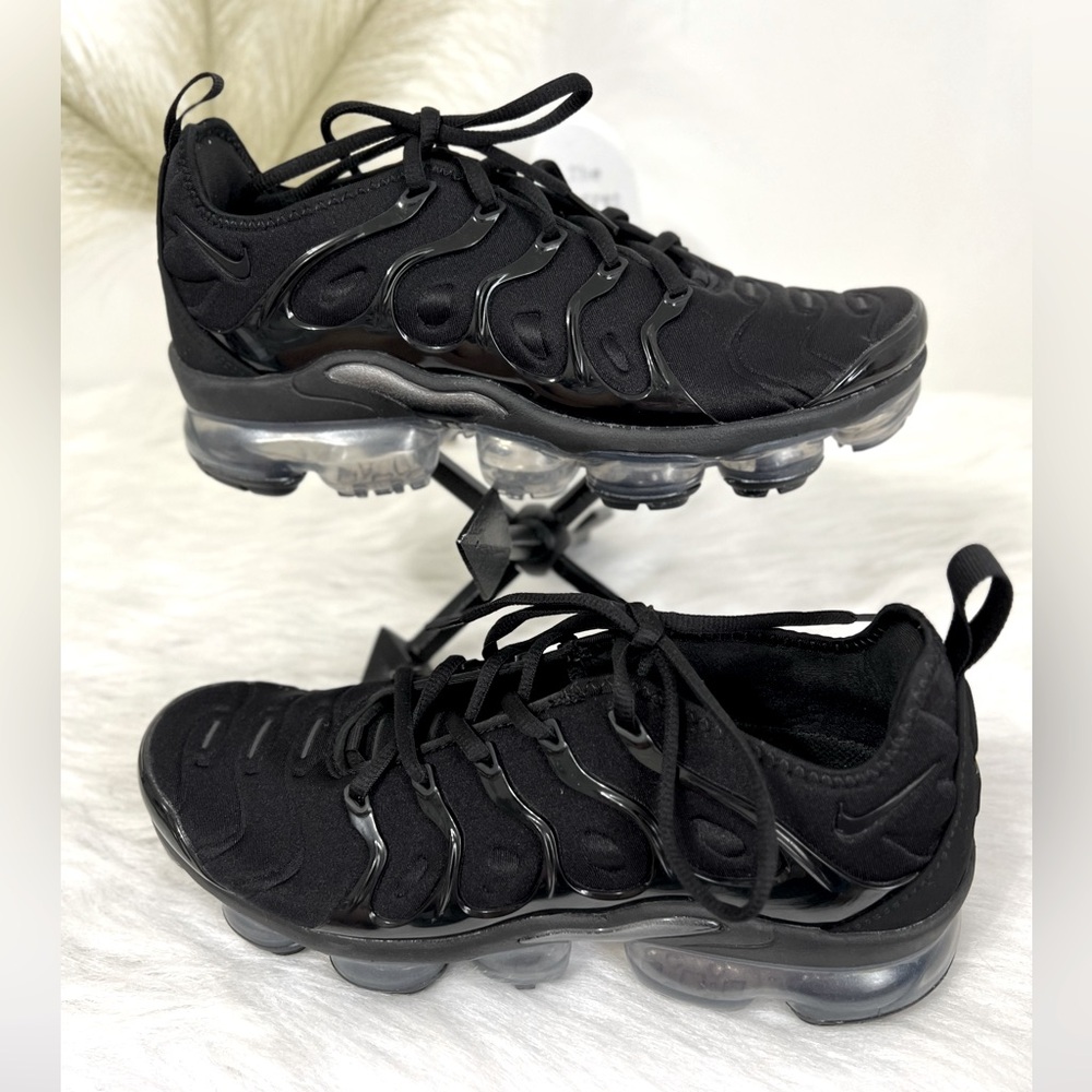 Nike Air Vapormax Plus Mens Size 10 Women’s Black and dark Gray outsole